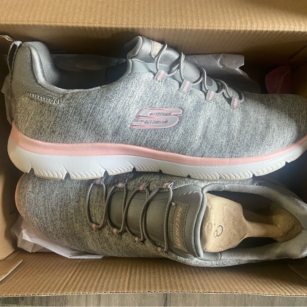 Brand New in Original Box Skechers Women's Light Gray and Soft Pink Sneakers